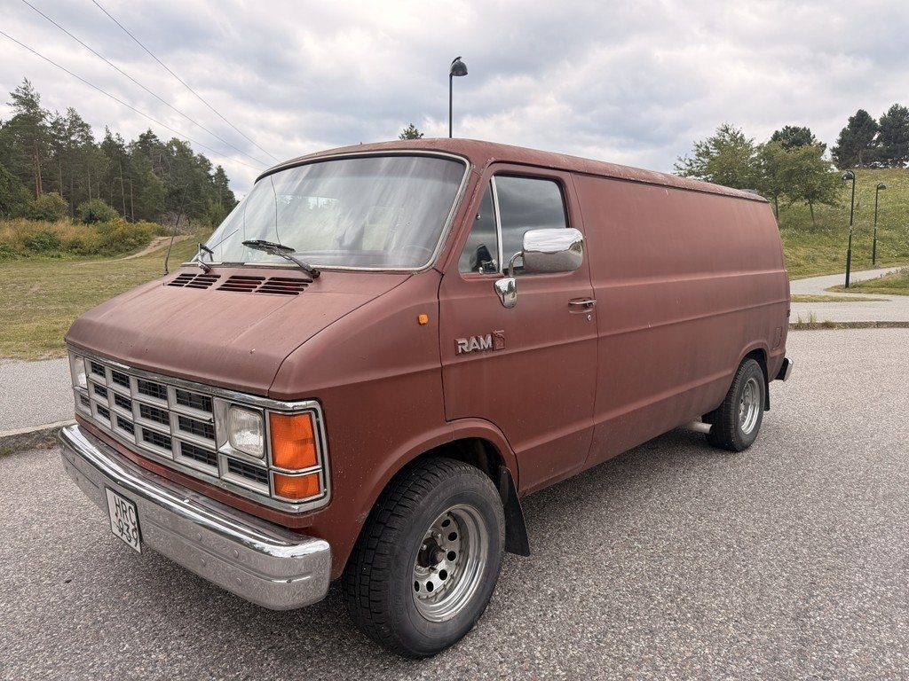 Dodge Ram B250 Conversion Van 5.2 V8 EFI TorqueFlite, 172hp, 1989