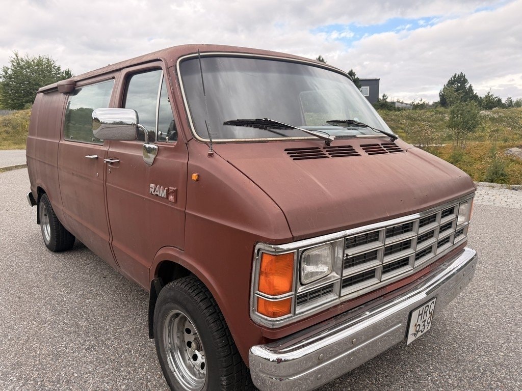 Dodge Ram B250 Conversion Van 5.2 V8 EFI TorqueFlite, 172hp, 1989