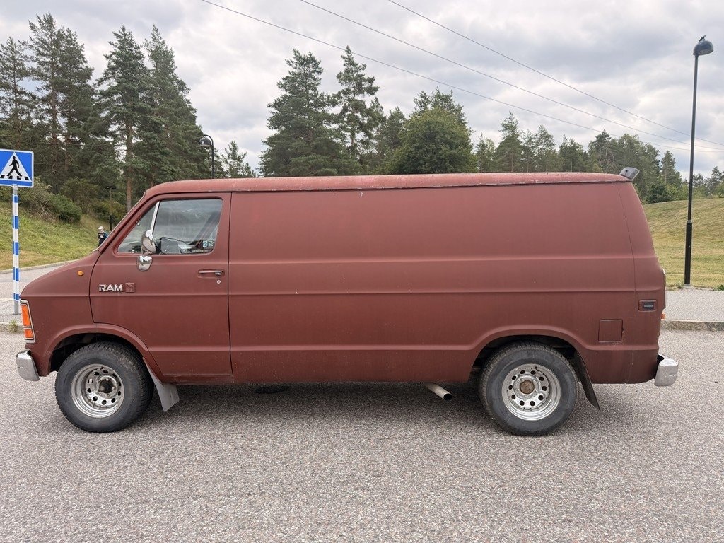 Dodge Ram B250 Conversion Van 5.2 V8 EFI TorqueFlite, 172hp, 1989