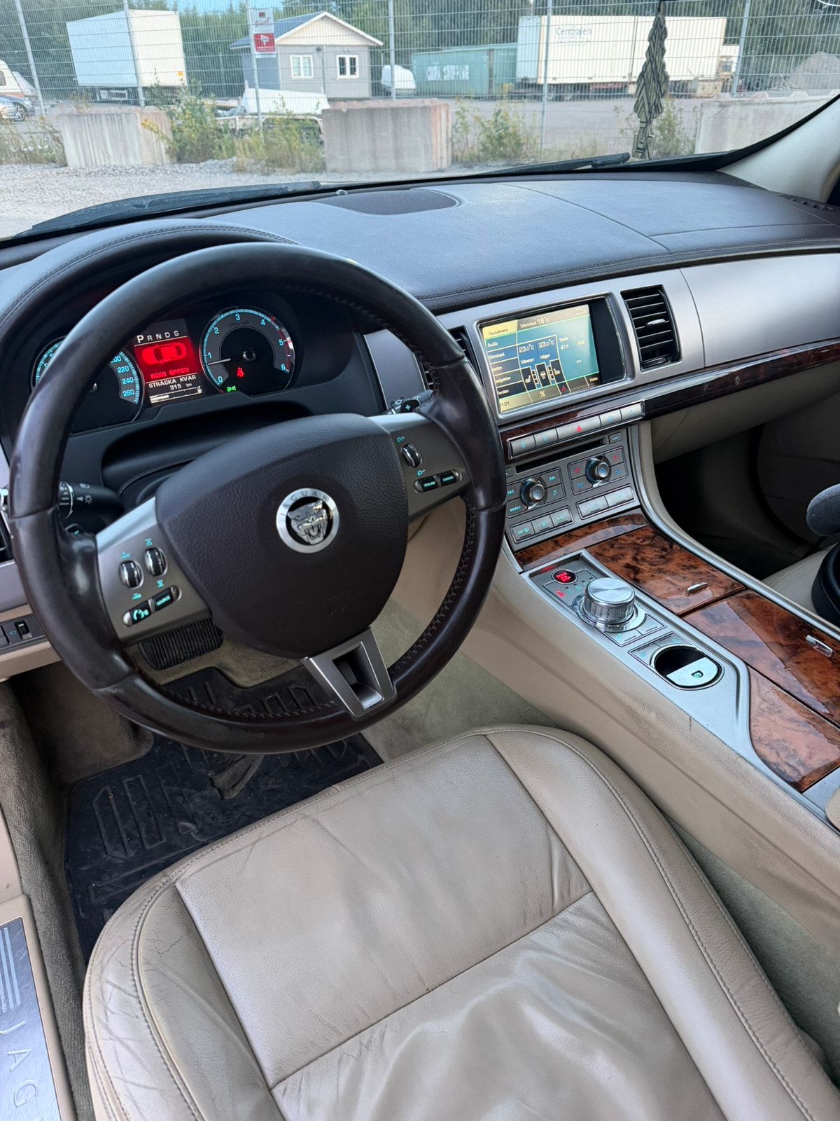Jaguar XF 3.0 V6 Automatic, 6-trins, 241ps, 2011