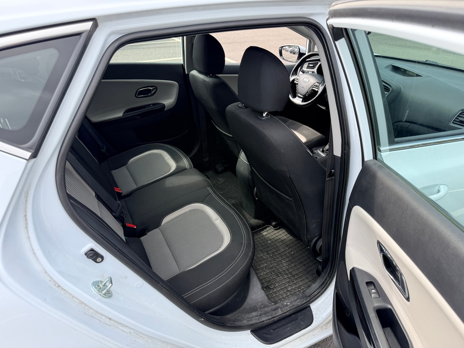 Kia cee'd 1.6 GDI Manual, 6-trins, 135ps, 2013