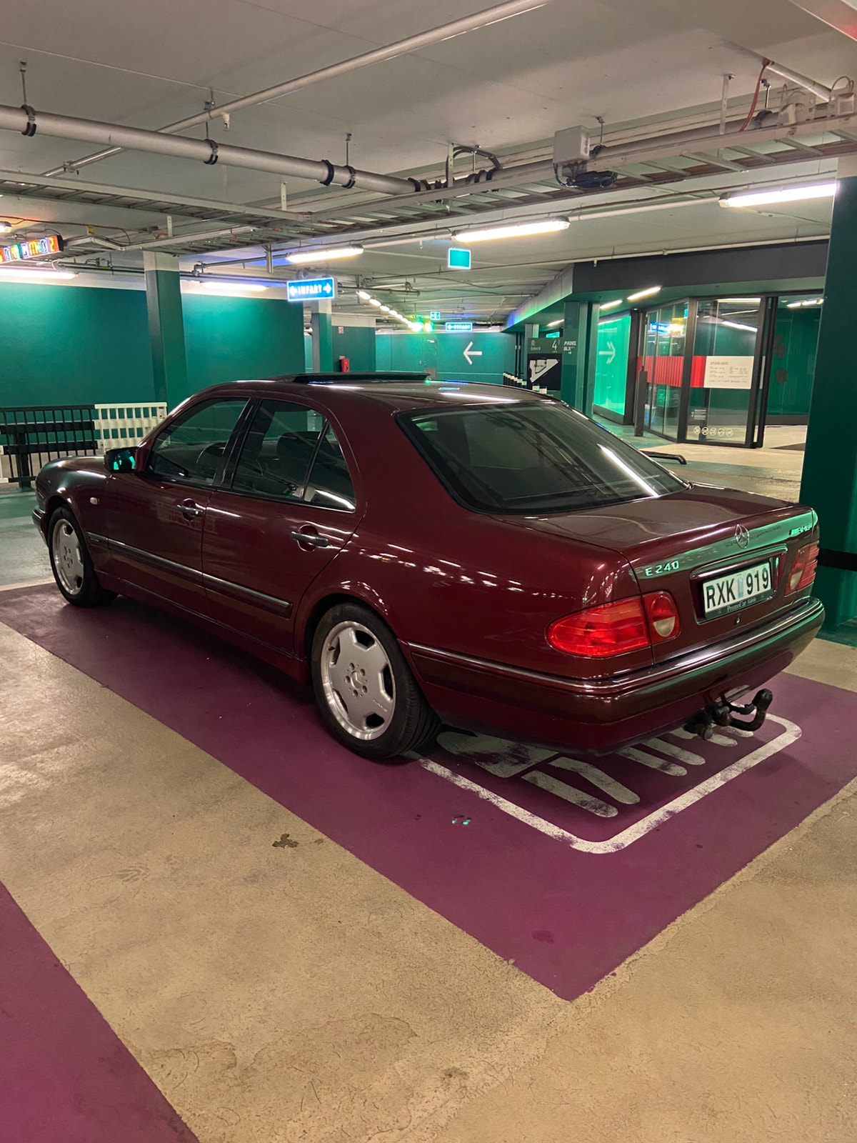 Mercedes-Benz E 240 Automatisk, 5-trinn, 170hk, 1999