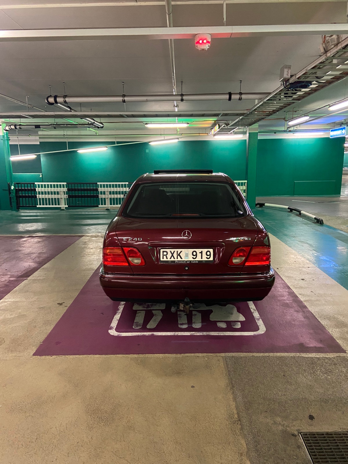 Mercedes-Benz E 240 Automatisk, 5-trinn, 170hk, 1999