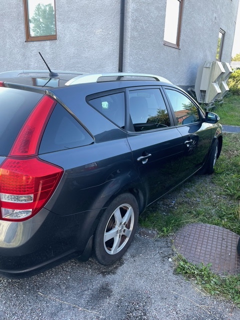 Kia cee'd_sw 1.6 CRDi Manual, 6-trins, 128ps, 2011