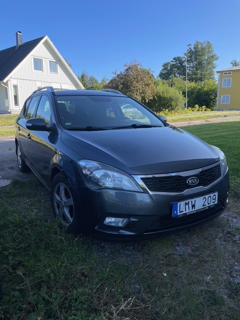 Kia cee'd_sw 1.6 CRDi Manual, 6-trins, 128ps, 2011