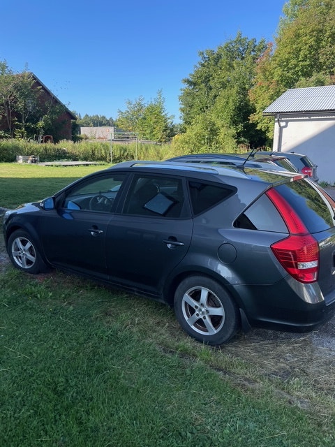 Kia cee'd_sw 1.6 CRDi Manual, 6-trins, 128ps, 2011
