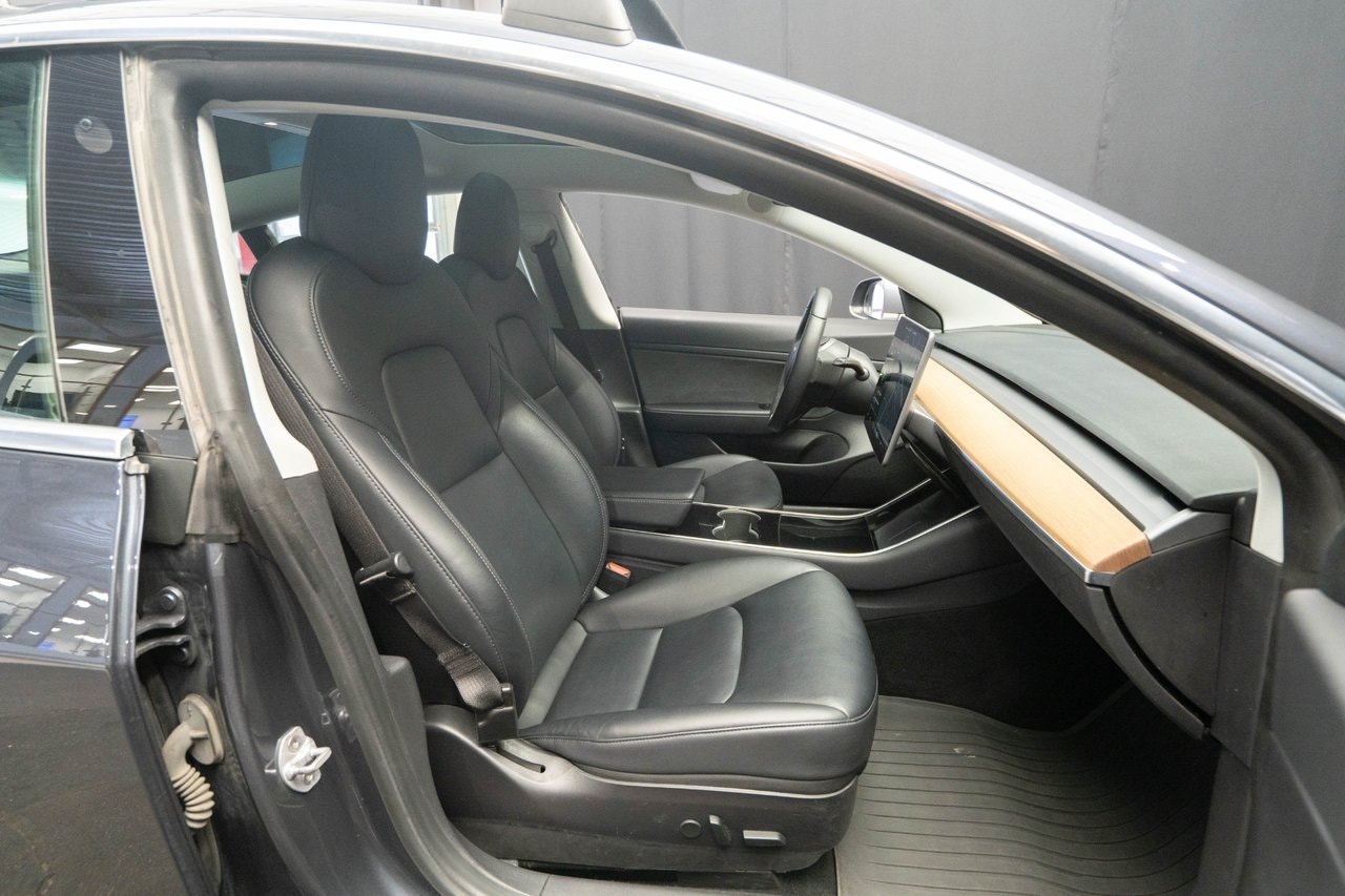 Tesla Model 3 Standard Range Plus, 325hk, 2020