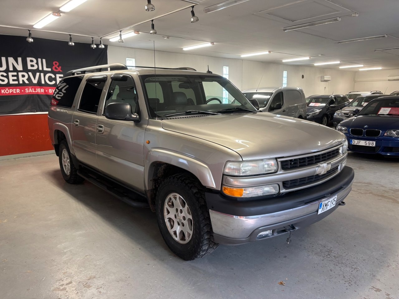 Chevrolet Suburban 1500 5.3 V8 FlexFuel 4WD Hydra-Matic, 299hp, 2003