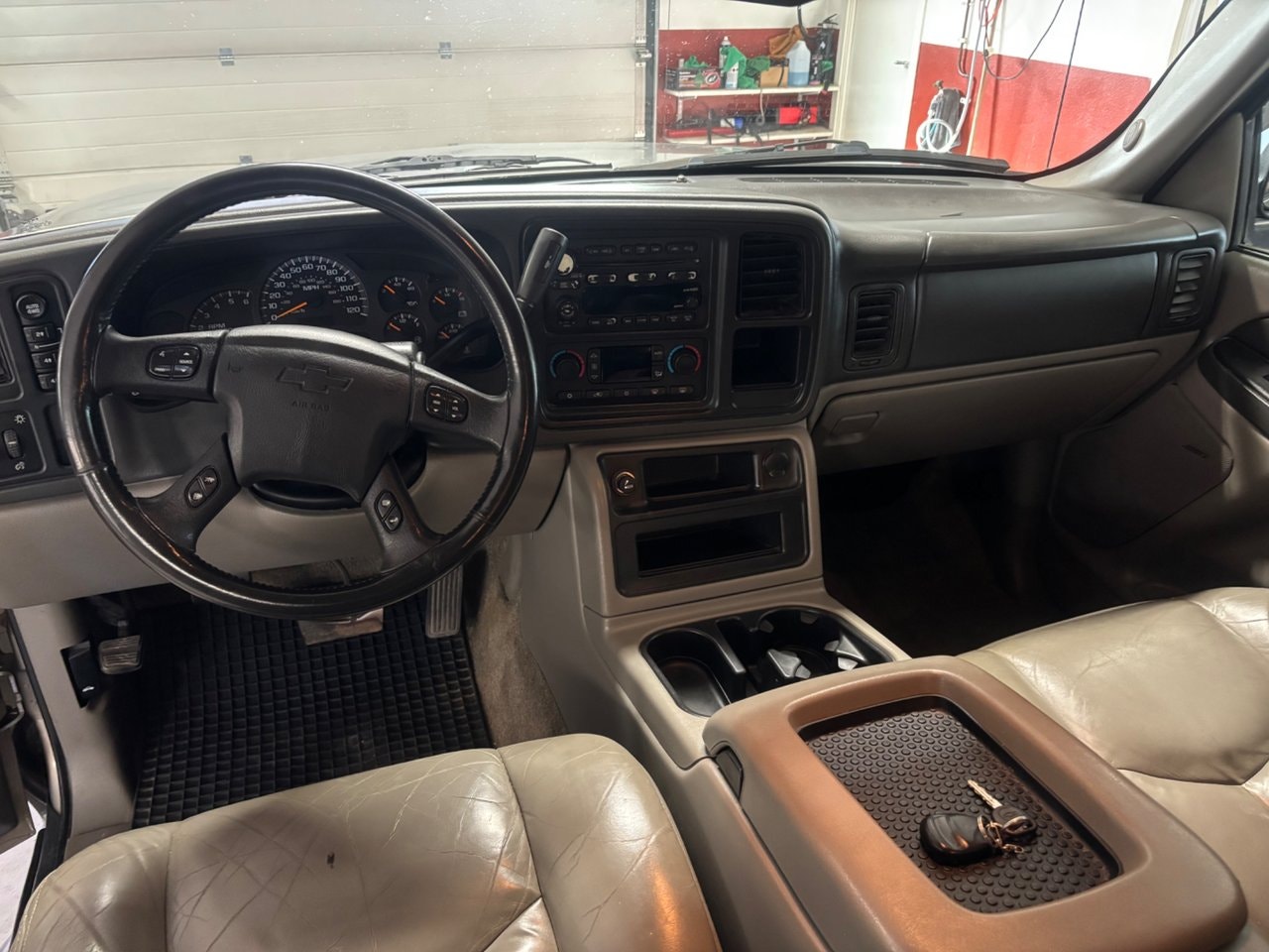 Chevrolet Suburban 1500 5.3 V8 FlexFuel 4WD Hydra-Matic, 299hp, 2003