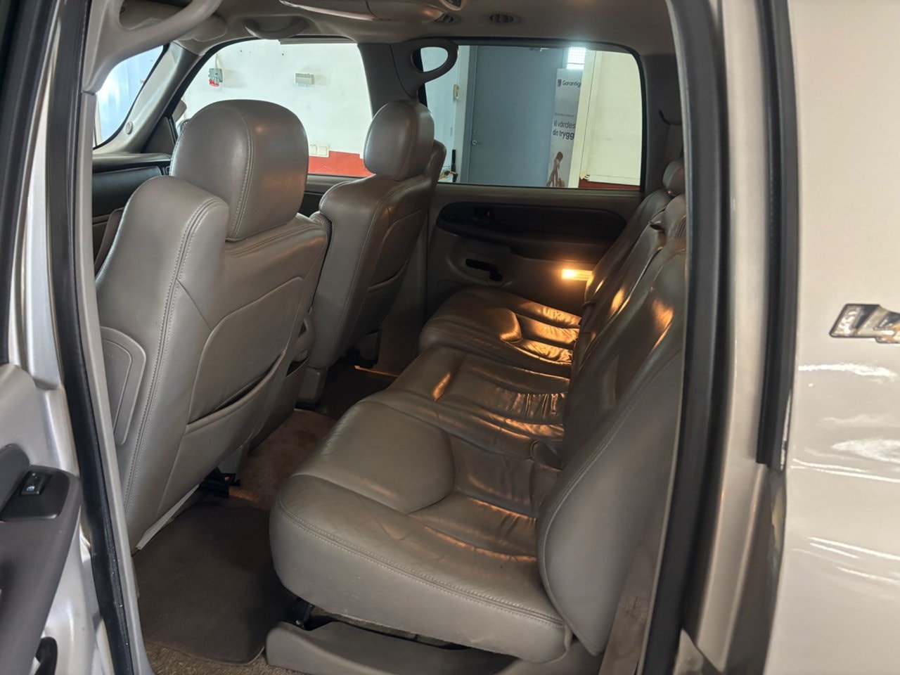 Chevrolet Suburban 1500 5.3 V8 FlexFuel 4WD Hydra-Matic, 299hp, 2003
