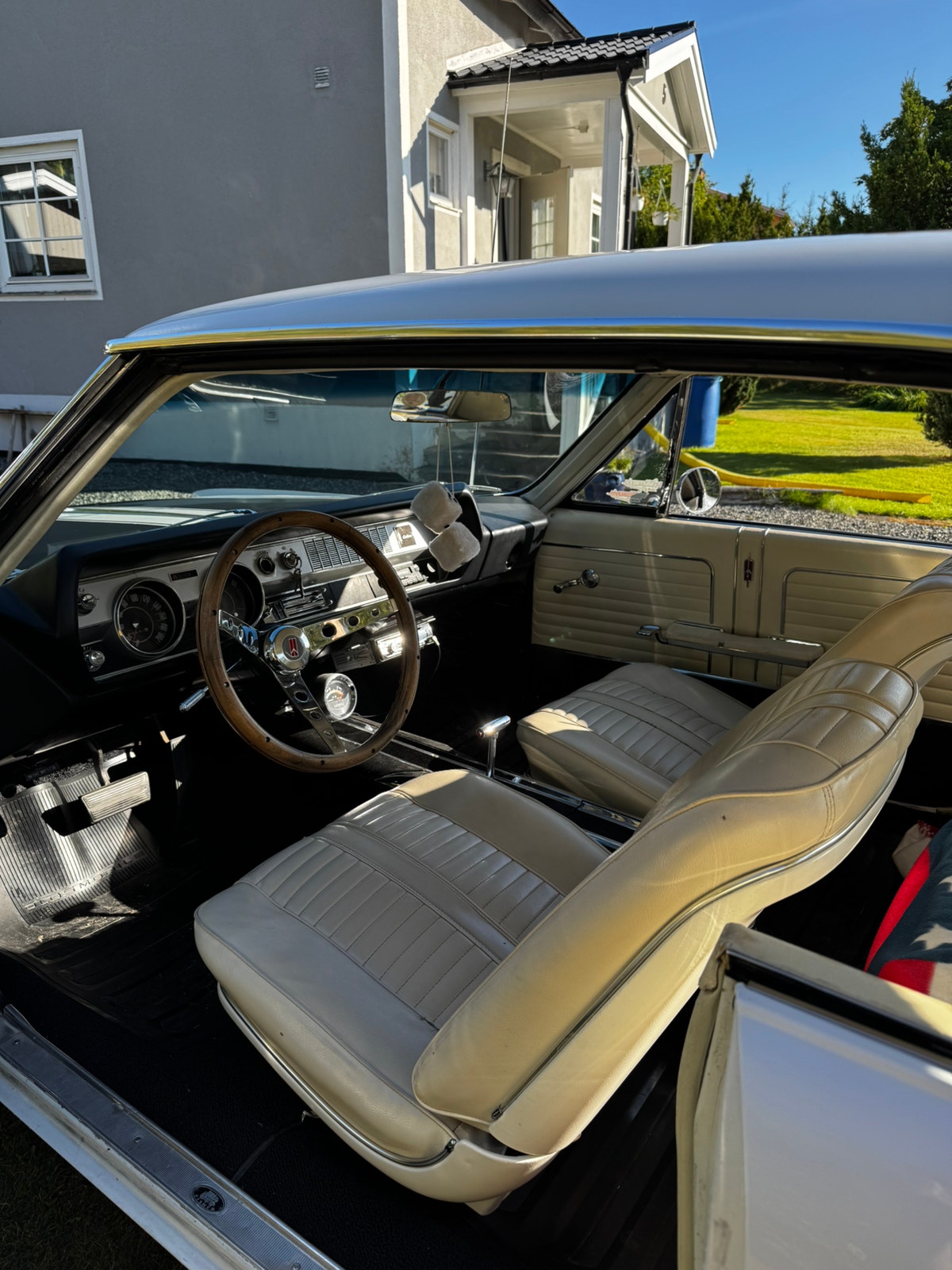 Oldsmobile Cutlass Holiday Coupé 5.4 V8 Automatic, 2-trins, 324ps, 1966