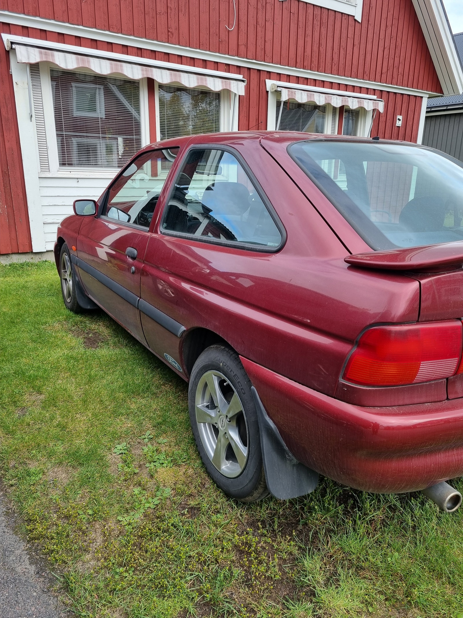 Ford Escort 3-door 1.8 Manual, 5-trins, 115ps, 1998