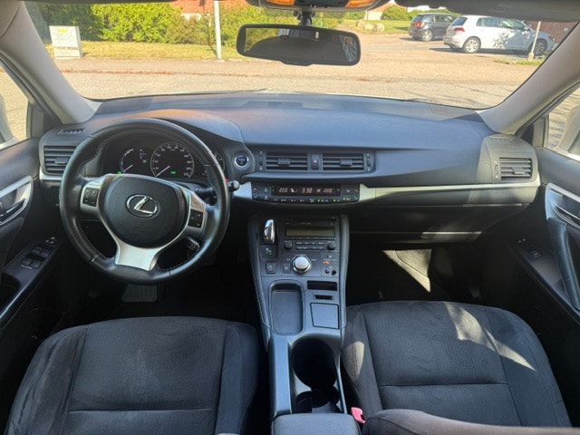 Lexus CT 200h 1.8 CVT, 136ps, 2012