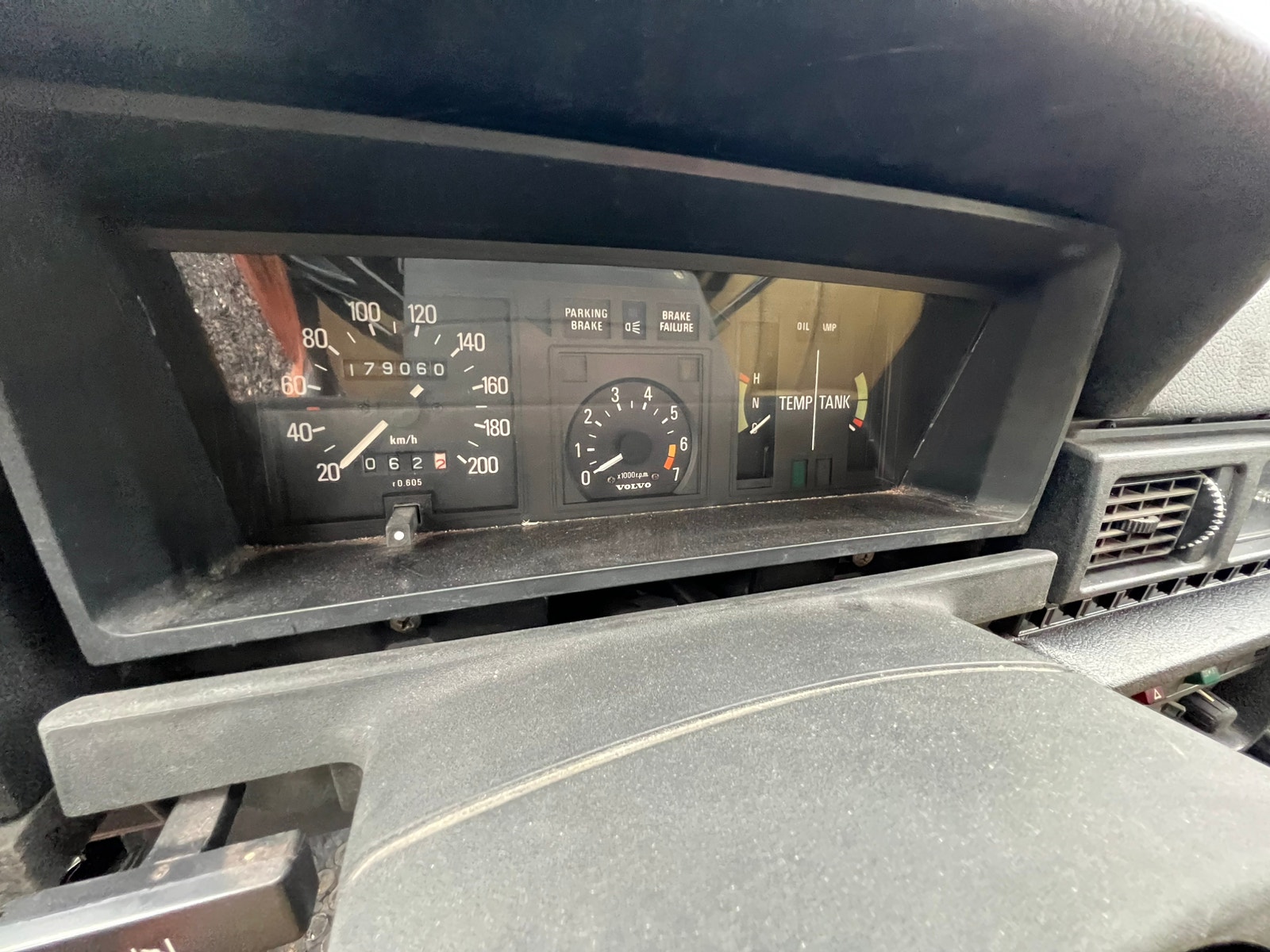 Volvo 242 2.0 Manual, 82hp, 1975