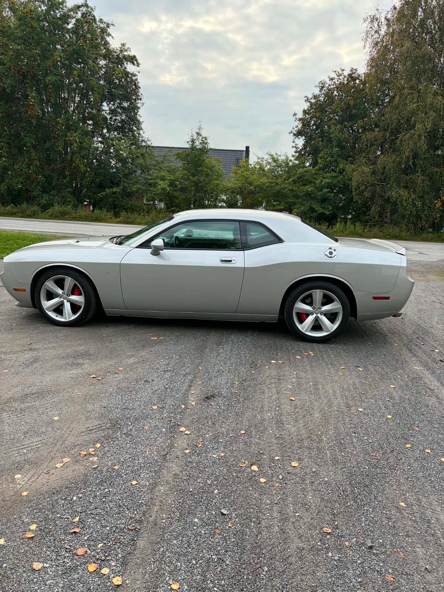 Dodge Challenger 6.1 V8 HEMI Automatic, 431hp, 2010