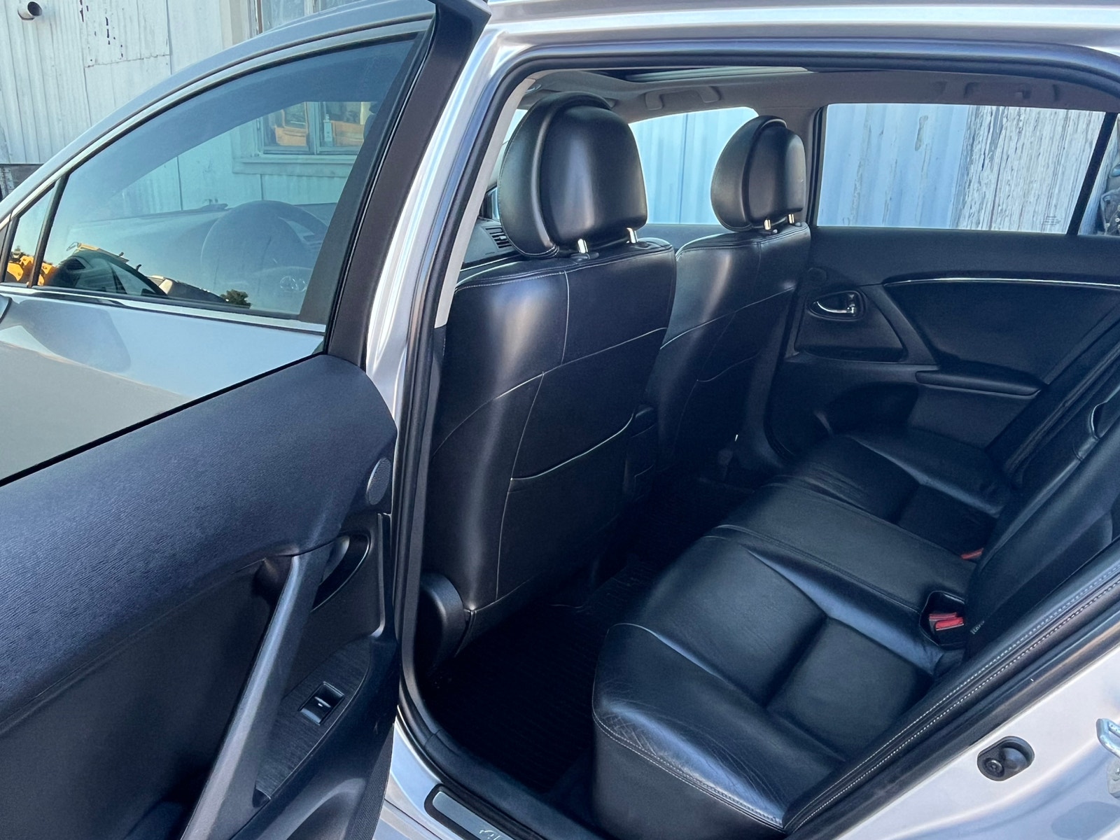 Toyota Avensis Combi 2.2 D-4D Automatic, 150hp, 2010