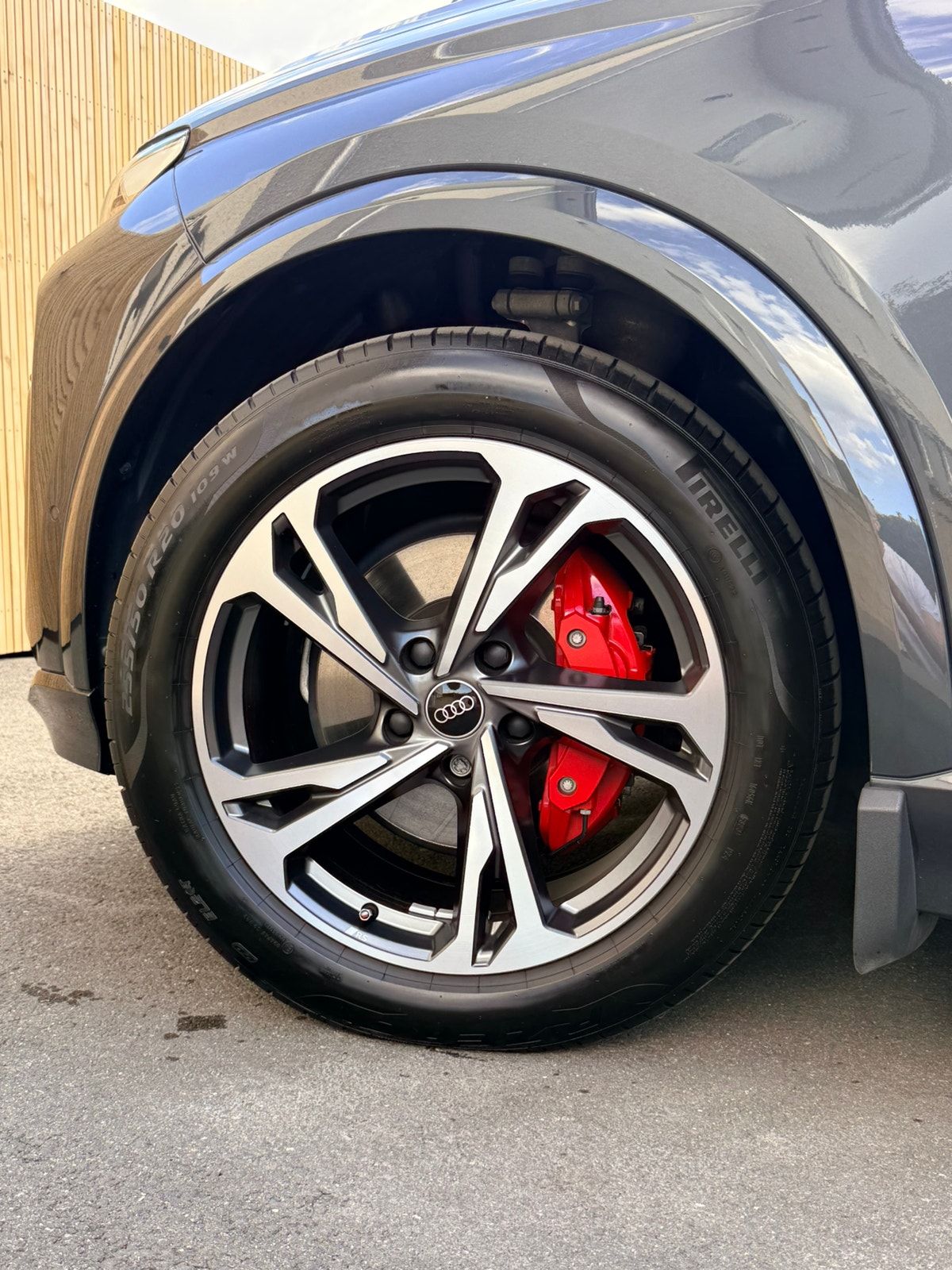 Audi Q6 e-tron quattro, 388ps, 2025