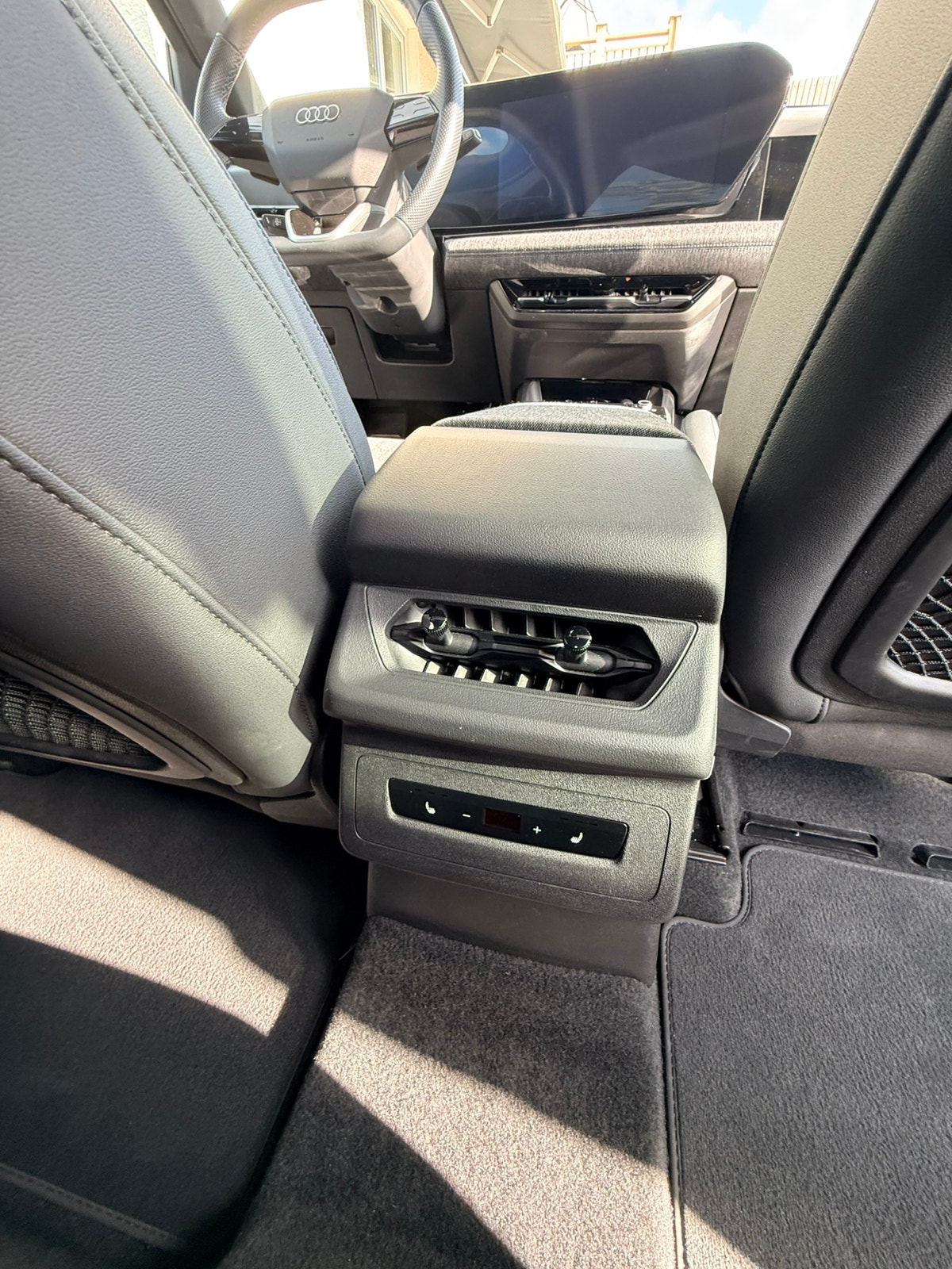 Audi Q6 e-tron quattro, 388ps, 2025