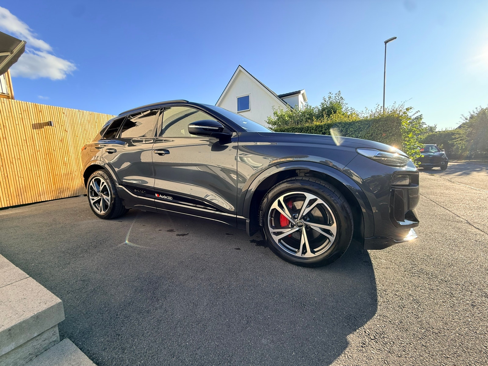 Audi Q6 e-tron quattro, 388ps, 2025
