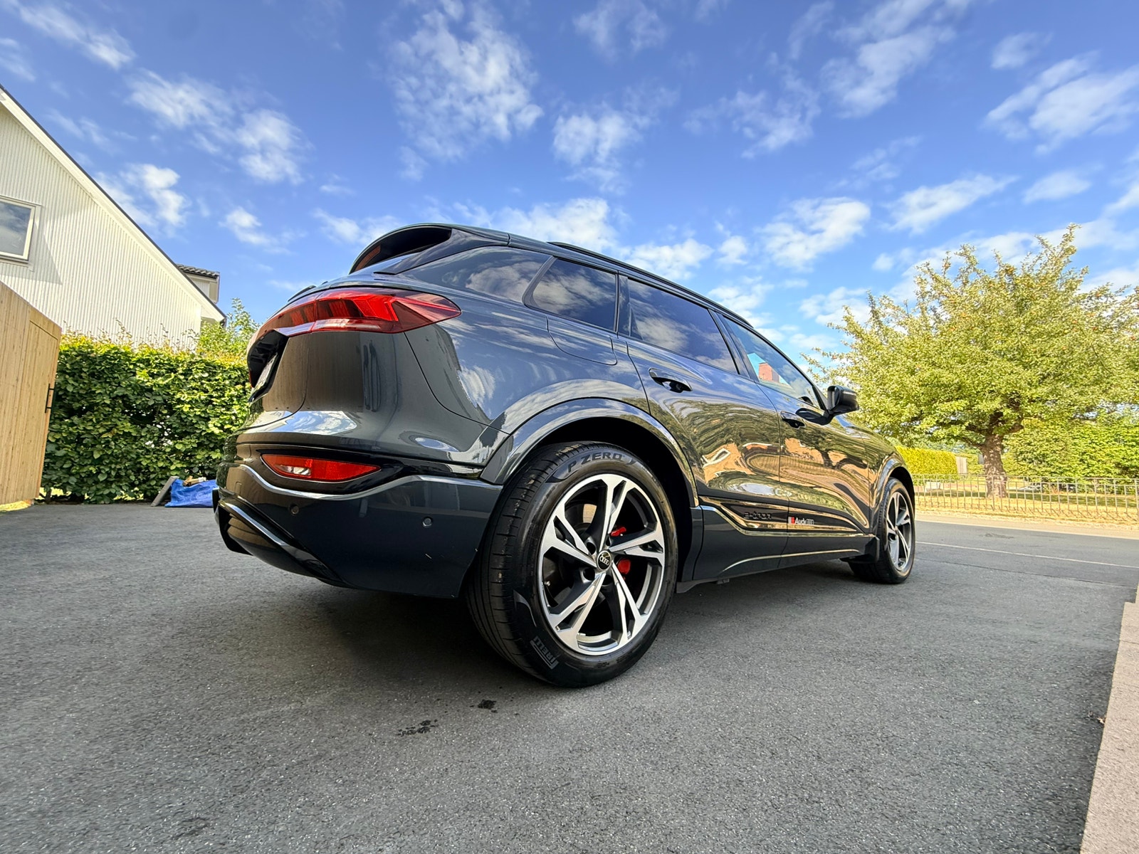 Audi Q6 e-tron quattro, 388ps, 2025