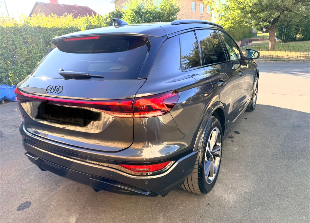 Audi Q6 e-tron quattro, 388ps, 2025