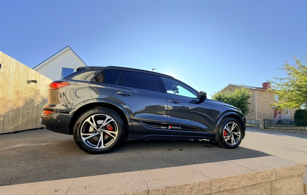 Audi Q6 e-tron quattro, 388ps, 2025