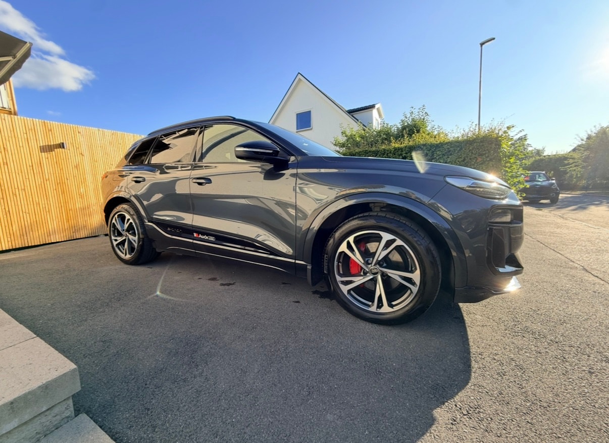 Audi Q6 e-tron quattro, 388ps, 2025
