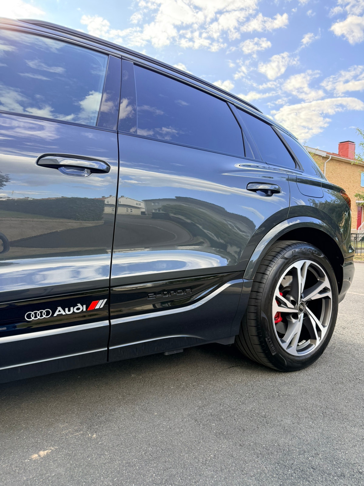 Audi Q6 e-tron quattro, 388ps, 2025