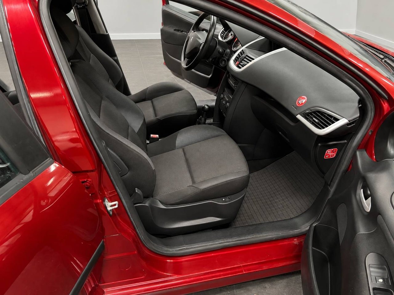 Peugeot 207 5-door 1.4 Manual, 73hp, 2009