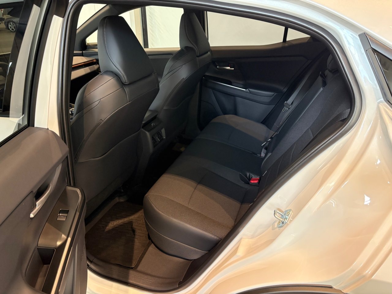 Subaru Uncharted Standard Range 57.7 kWh, 224ps, 2026