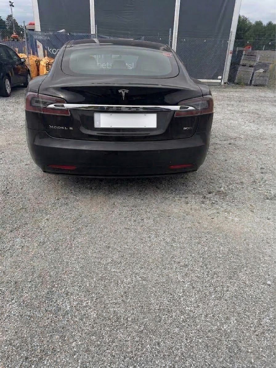 Tesla Model S 90D, 423ps, 2017