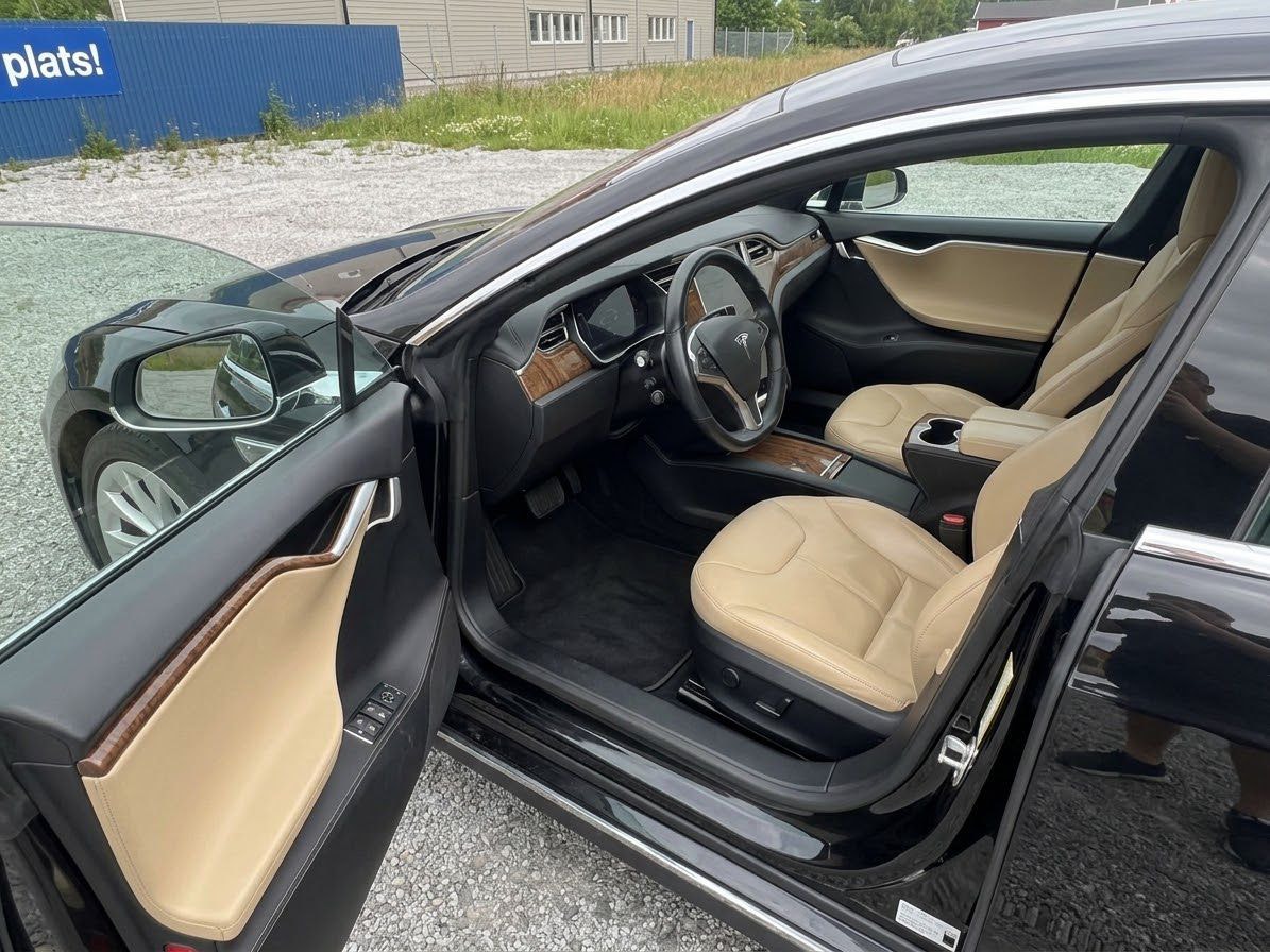 Tesla Model S 90D, 423ps, 2017
