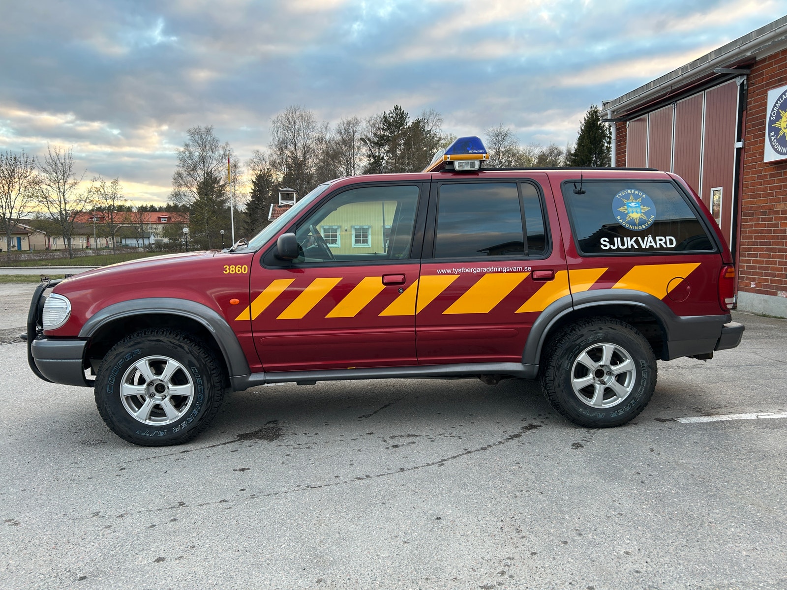 Ford Explorer 4.0 V6 SOHC ControlTrac Automatic, 204hp, 1999