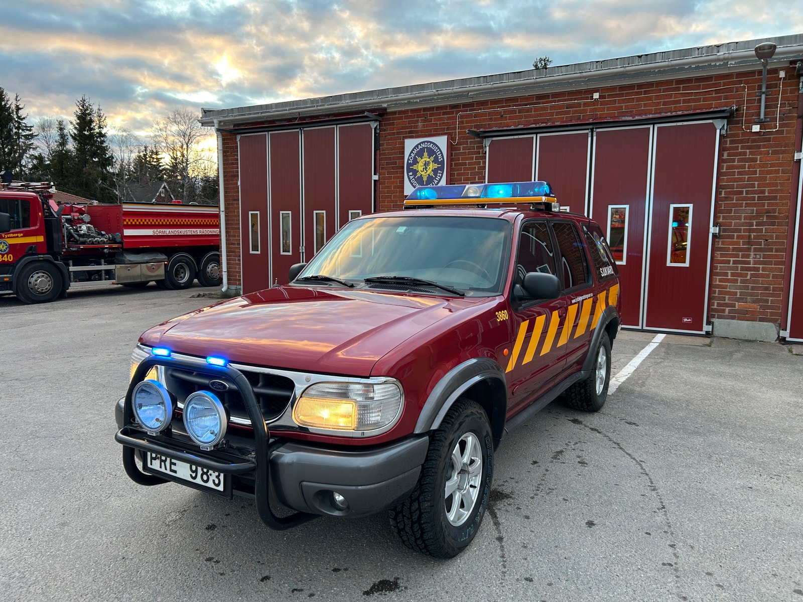 Ford Explorer 4.0 V6 SOHC ControlTrac Automatic, 204hp, 1999