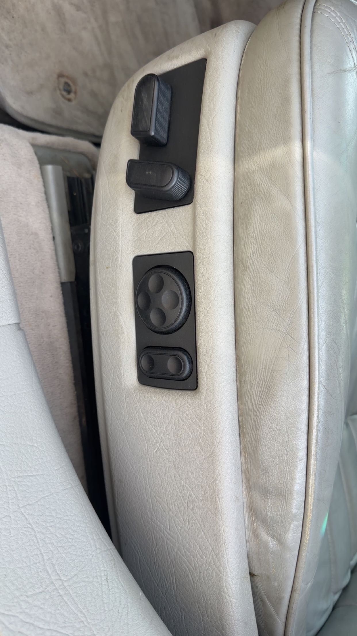 Audi A8 4.2 V8 quattro Automatic, 4-trins, 300ps, 1996
