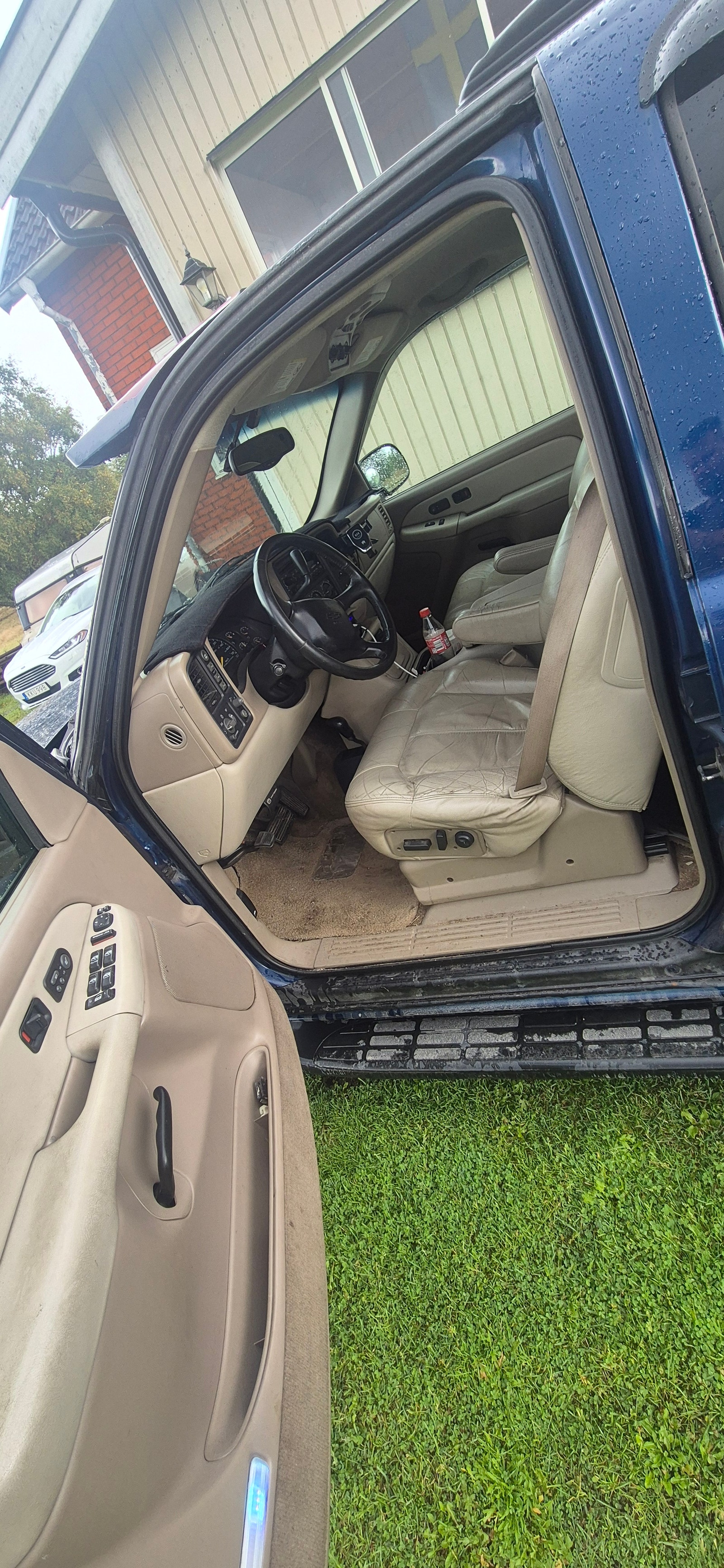 Chevrolet Suburban 1500 5.3 V8 4WD Hydra-Matic, 288hp, 2001