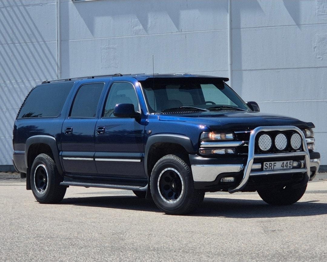Chevrolet Suburban 1500 5.3 V8 4WD Hydra-Matic, 288hp, 2001