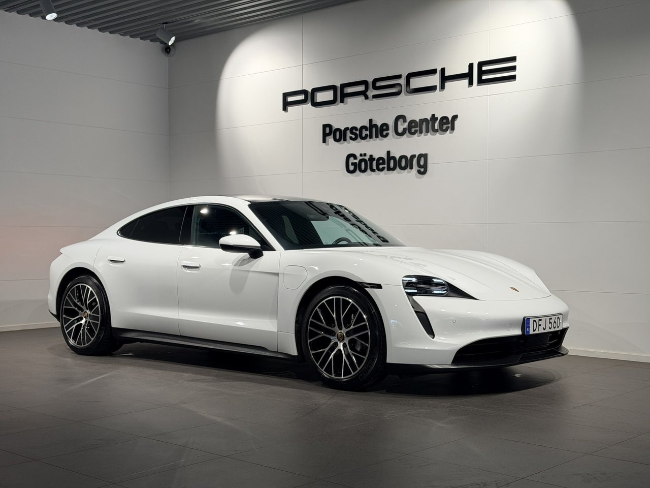 Porsche Taycan 381 л.с.