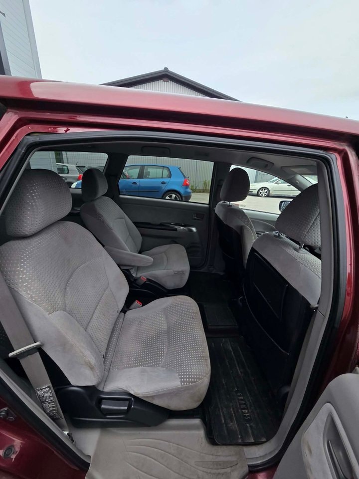 Mitsubishi Grandis 6-seater 2.4 MIVEC INVECS-II, 165hp, 2004