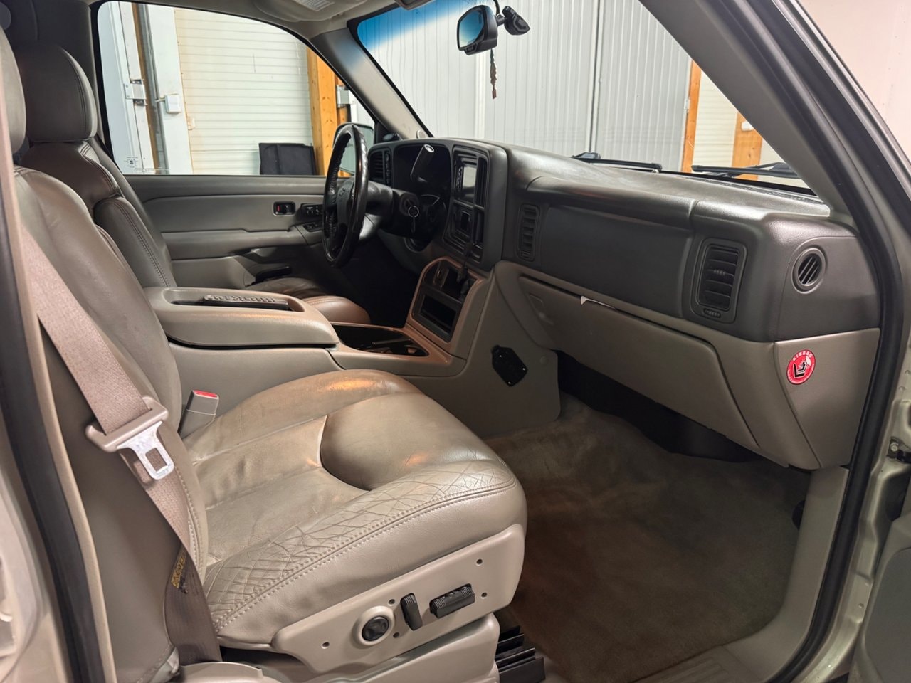 Chevrolet Suburban 1500 5.3 V8 FlexFuel 4WD Hydra-Matic, 299hp, 2005