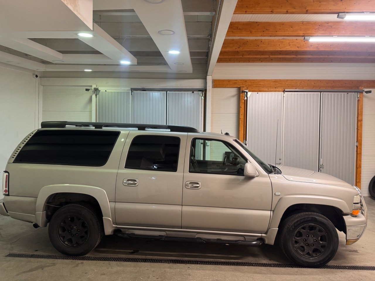 Chevrolet Suburban 1500 5.3 V8 FlexFuel 4WD Hydra-Matic, 299hp, 2005
