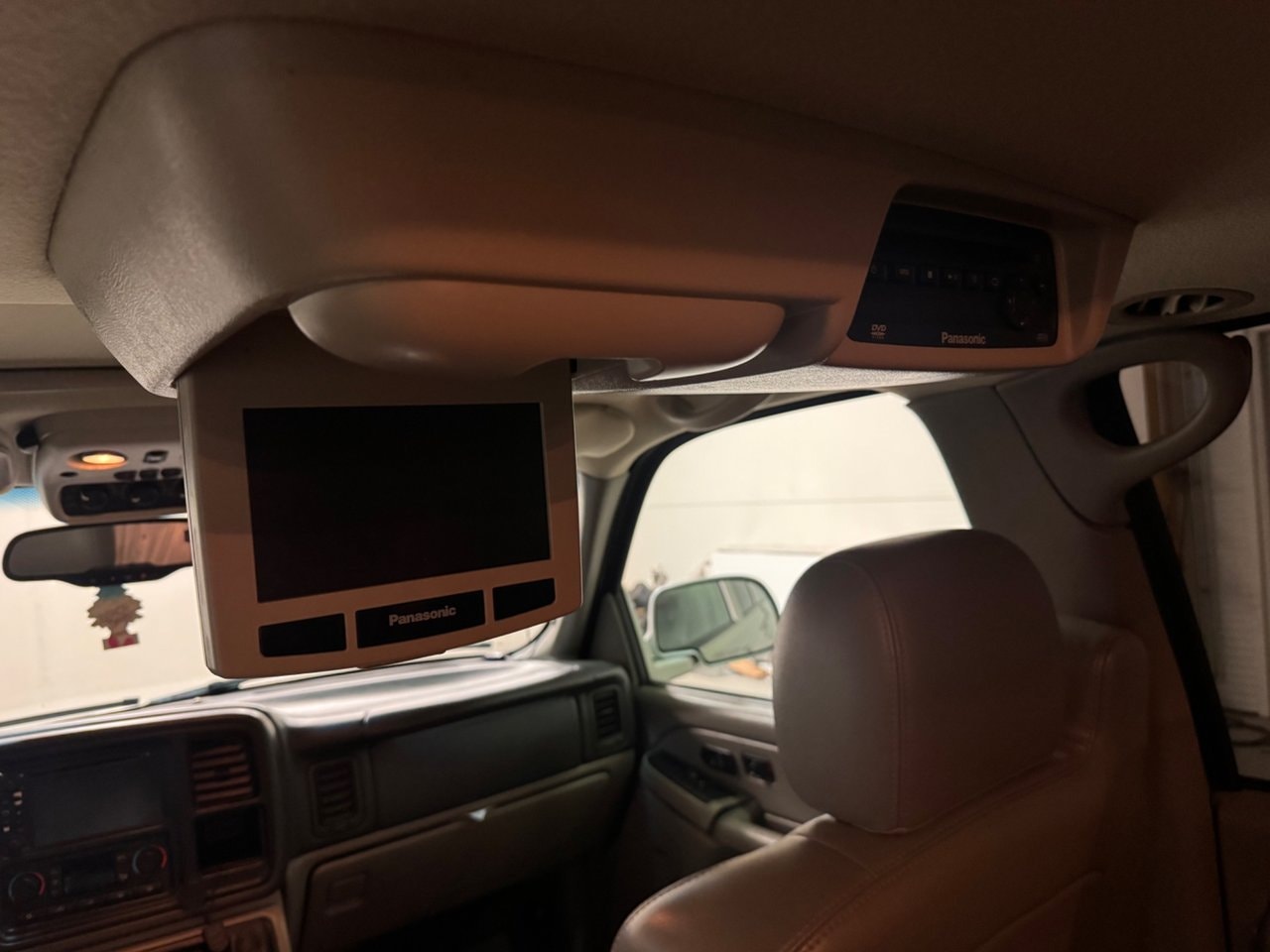Chevrolet Suburban 1500 5.3 V8 FlexFuel 4WD Hydra-Matic, 299hp, 2005