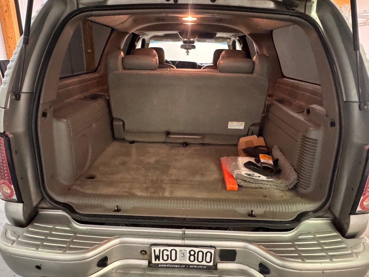 Chevrolet Suburban 1500 5.3 V8 FlexFuel 4WD Hydra-Matic, 299hp, 2005