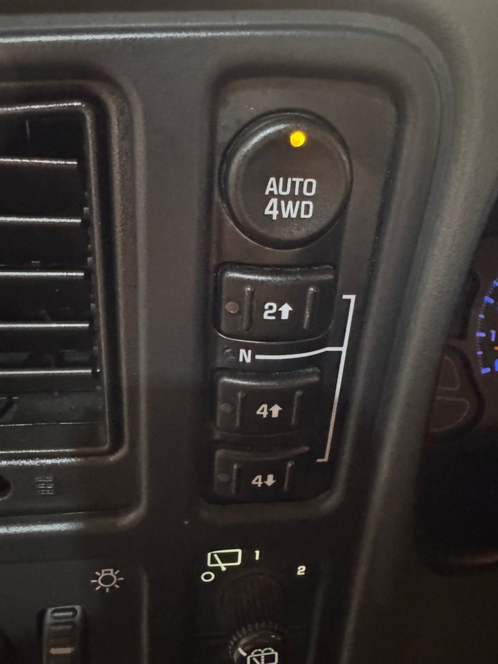 Chevrolet Suburban 1500 5.3 V8 FlexFuel 4WD Hydra-Matic, 299hp, 2005