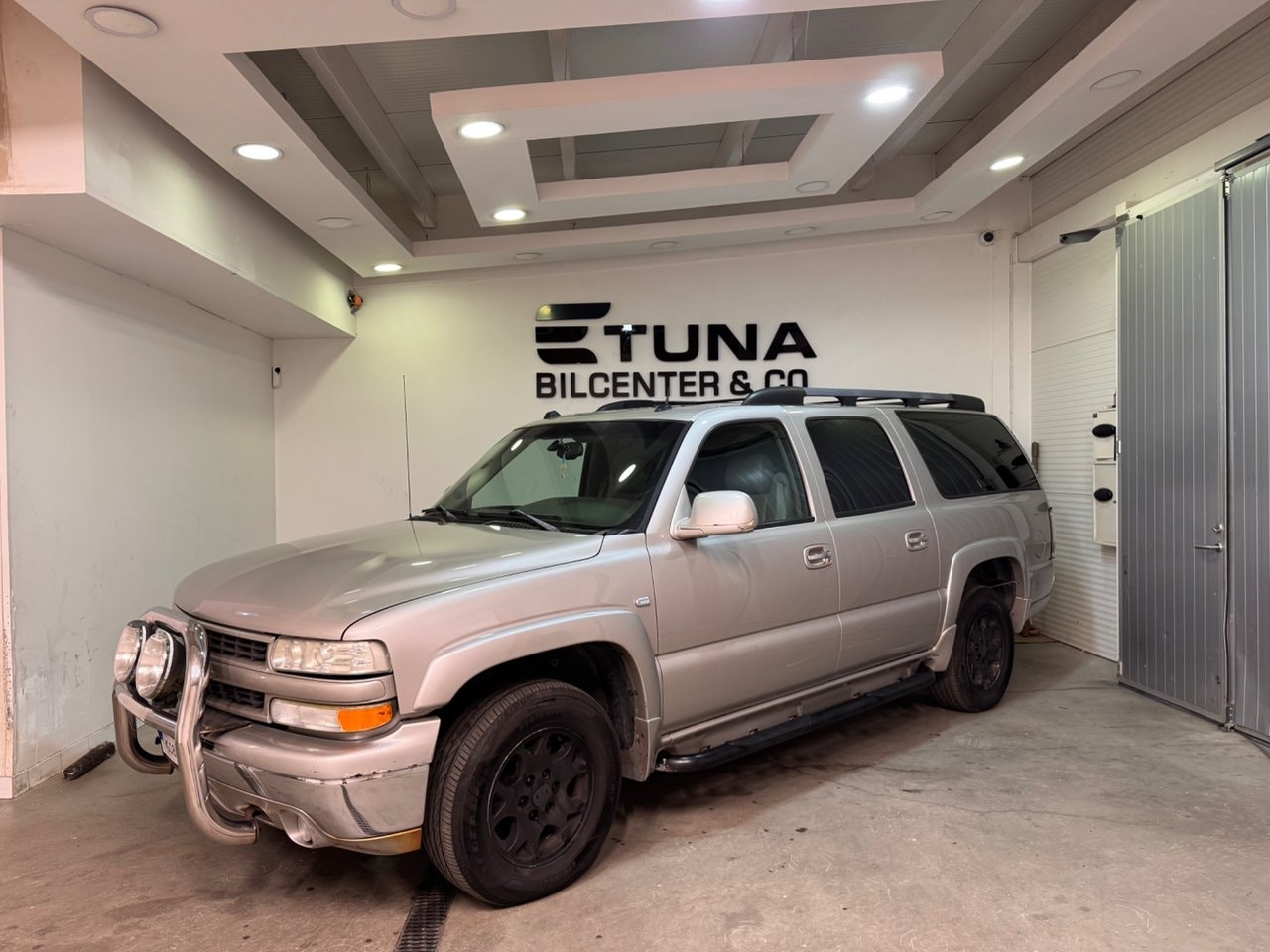 Chevrolet Suburban 1500 5.3 V8 FlexFuel 4WD Hydra-Matic, 299hp, 2005
