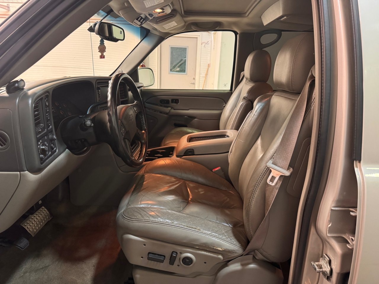 Chevrolet Suburban 1500 5.3 V8 FlexFuel 4WD Hydra-Matic, 299hp, 2005