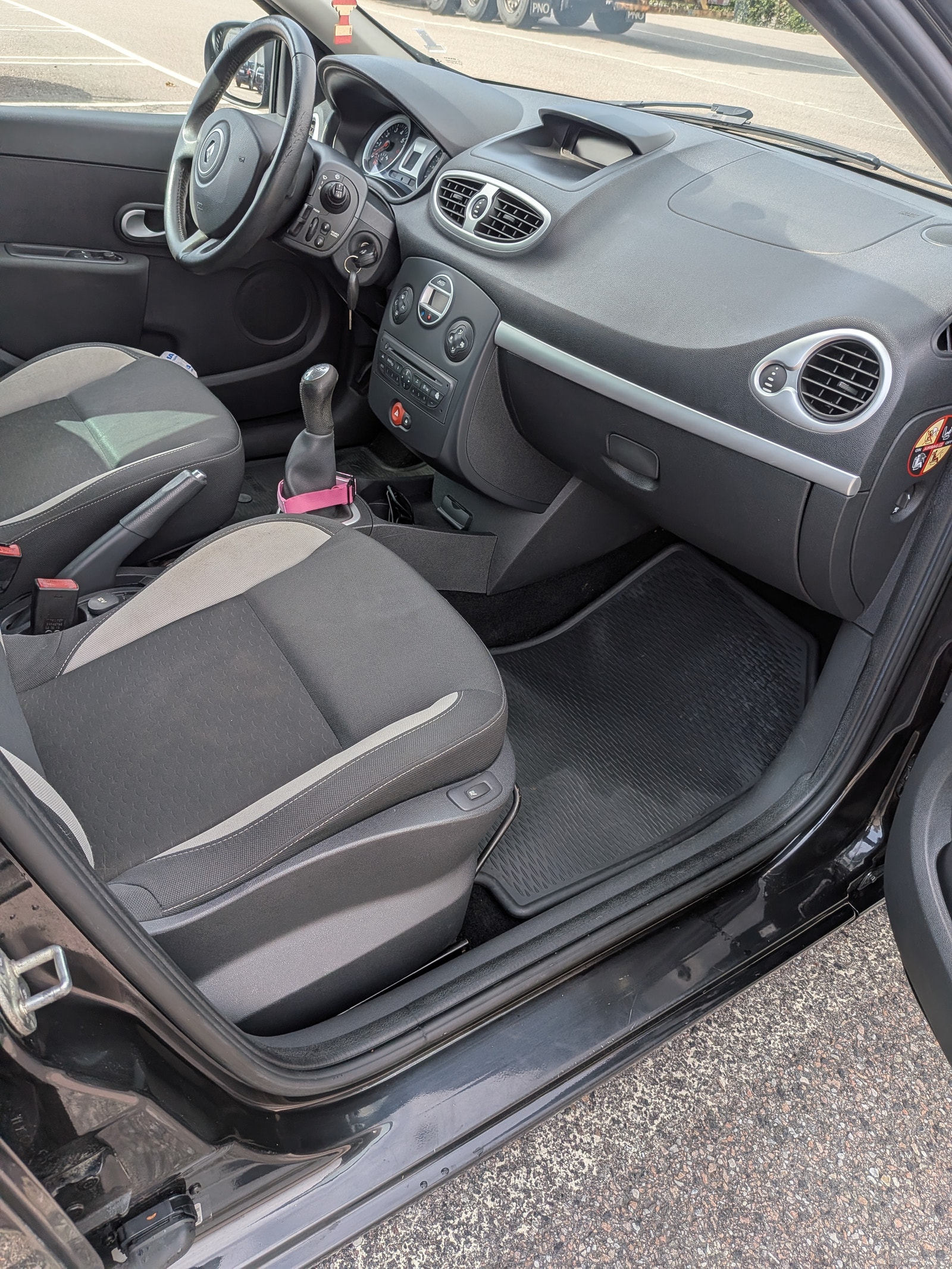 Renault Clio 5-dørs Kombi 1.2 E85 Manuell, 5-trinn, 75hk, 2011