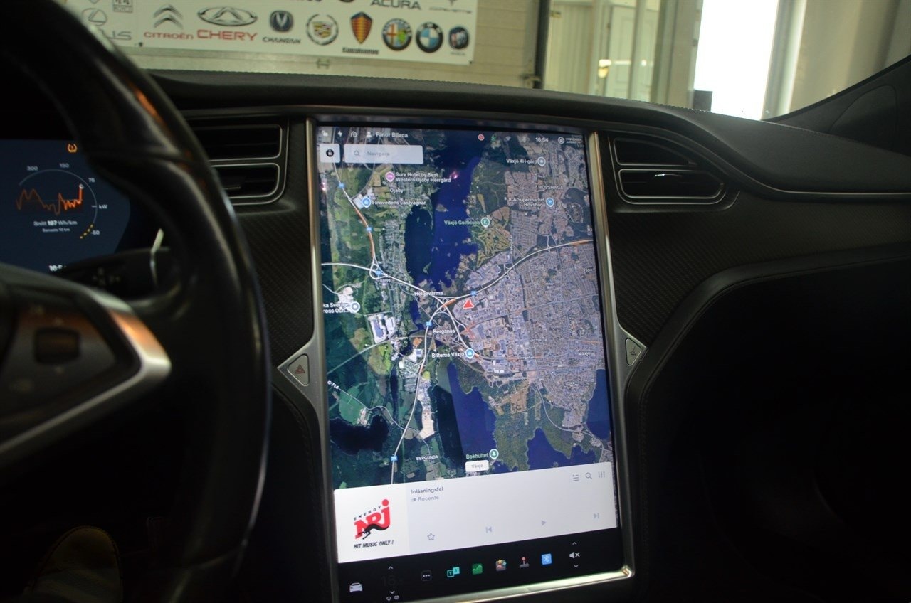 Tesla Model S 90D, 423hp, 2017