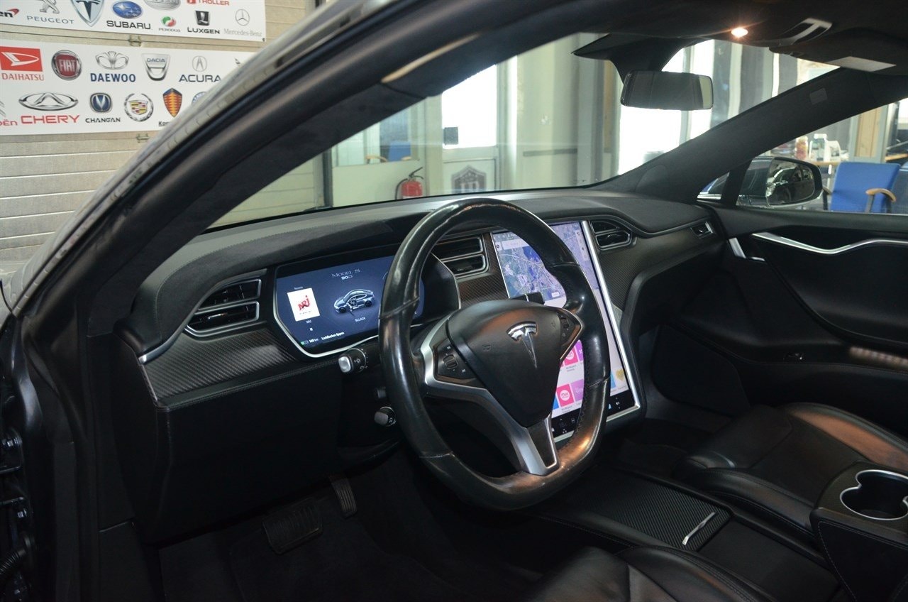 Tesla Model S 90D, 423hp, 2017