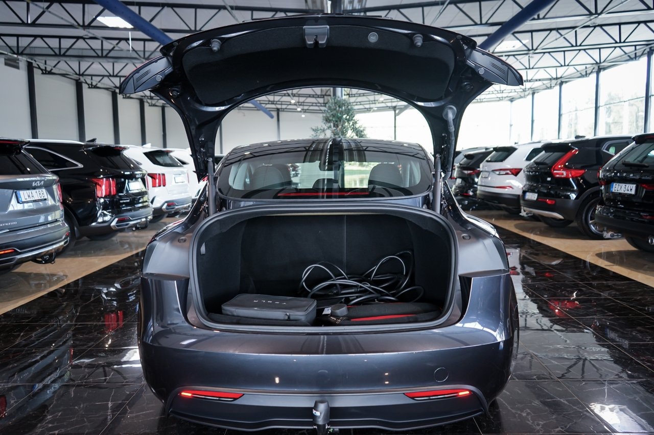 Tesla Model 3 Standard Range, 283ps, 2024